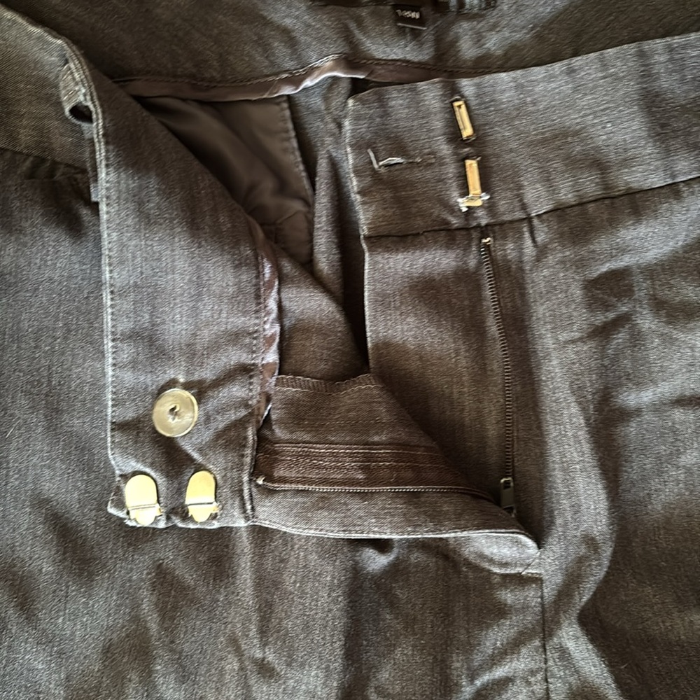 3/$10 Daisy Fuentes Gray Trousers - Picture 5 of 6